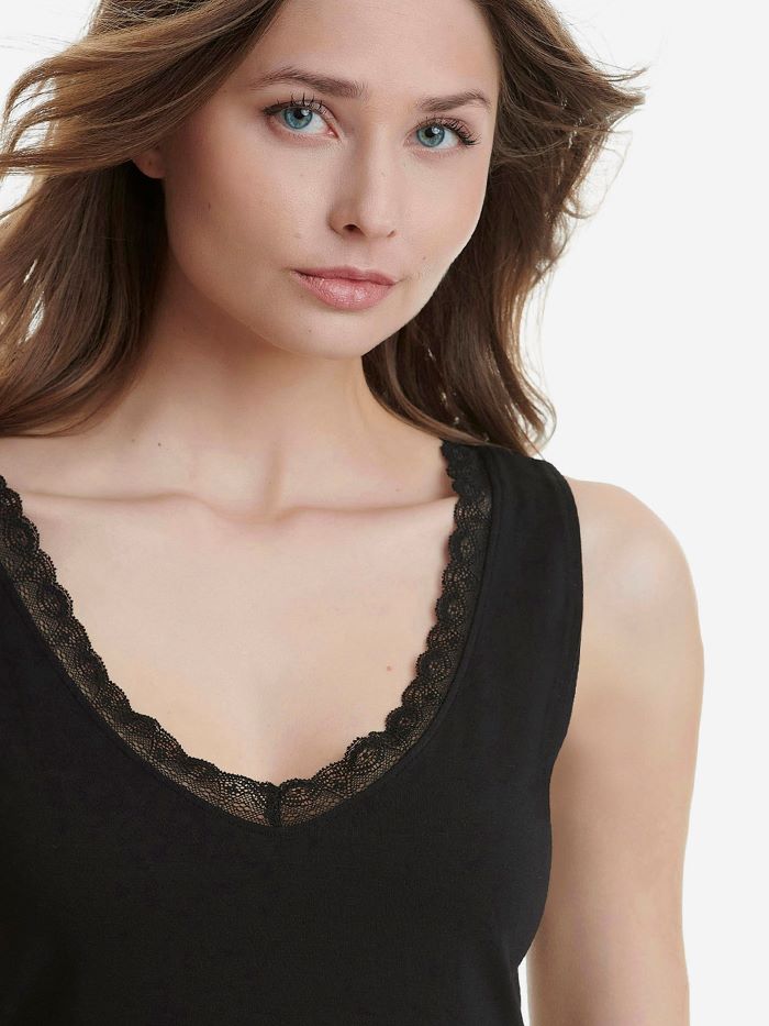WALK WOMEN'S V-NECK