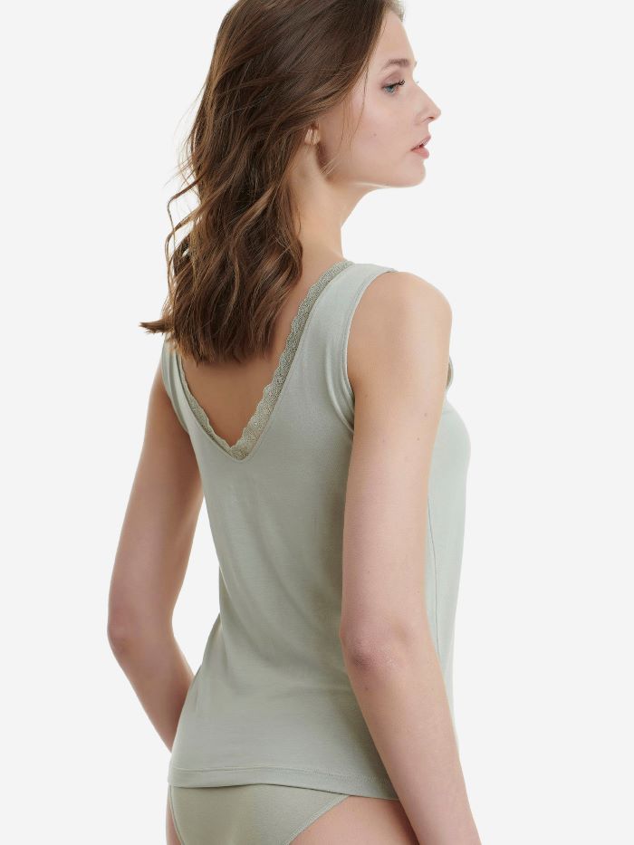 WALK WOMEN'S V-NECK