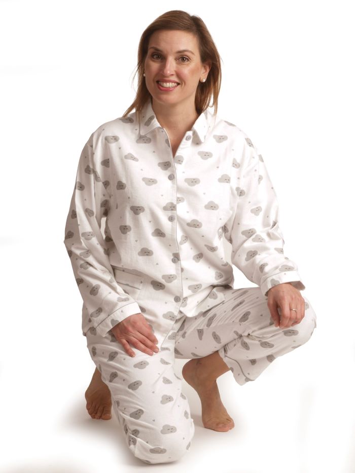 Pyjama-Cocodream-lange-mouwen-dames-wolkjes-knopen-flanel-641512-clouds-scaled